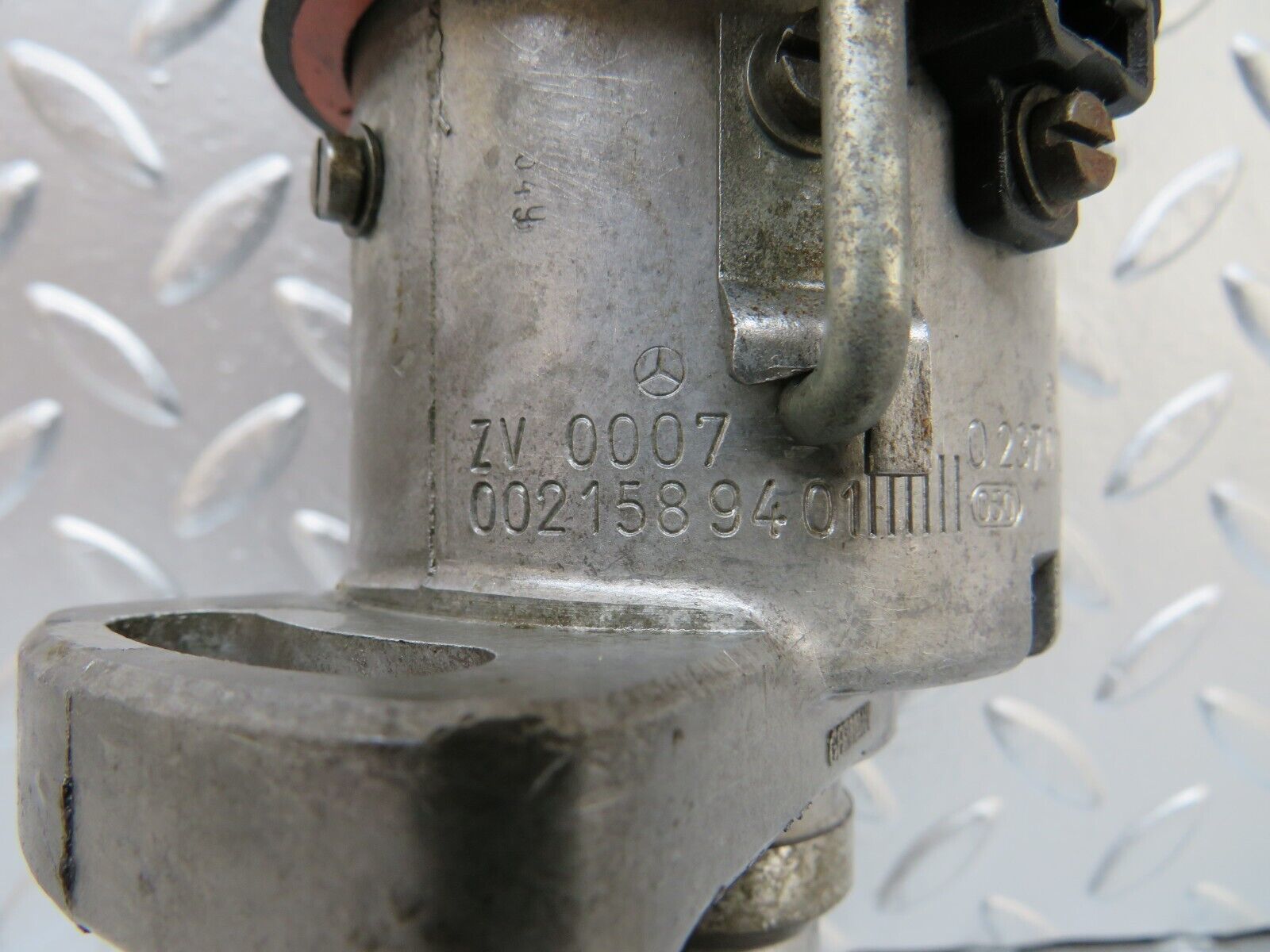 29375 Mercedes-Benz W124 230E Ignition Distributor Bosch 0031583101 0237002105