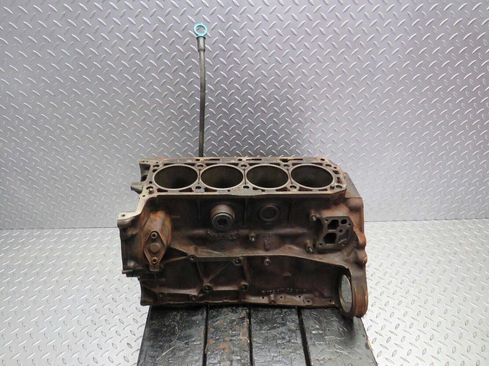29957 Mercedes-Benz W123 230E Engine Block 1020110301 M102.980
