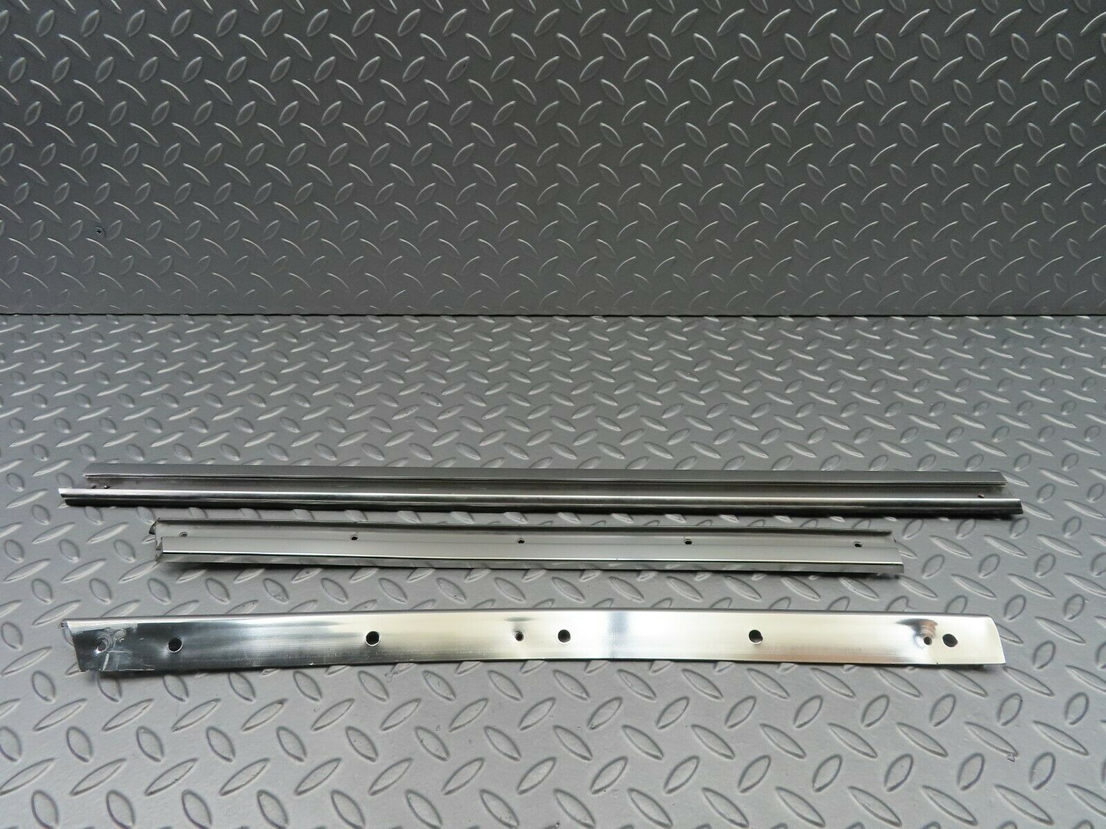 6905 Mercedes-Benz C107 350SLC Coupe Roof Chrome Moulding Left Side