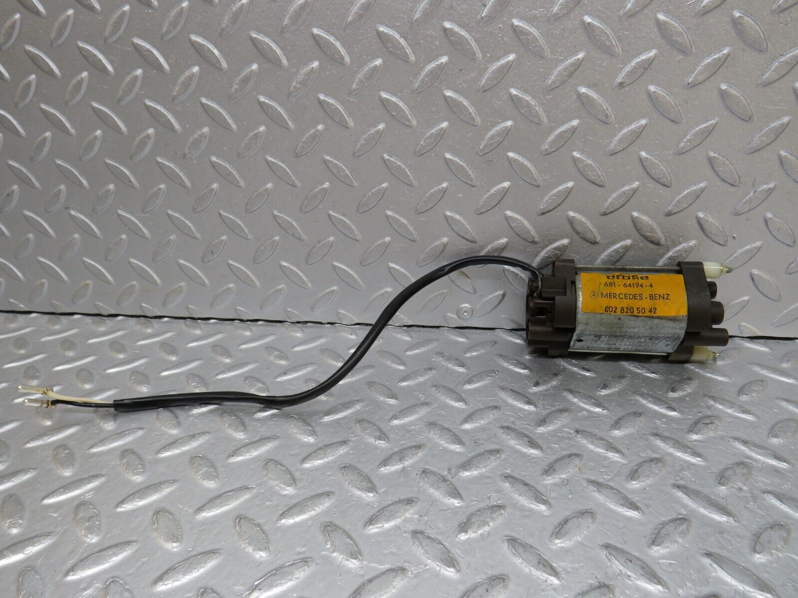 37065 Mercedes-Benz C126 420SEC Coupe Front Left Seat Adjustment Motor Brose