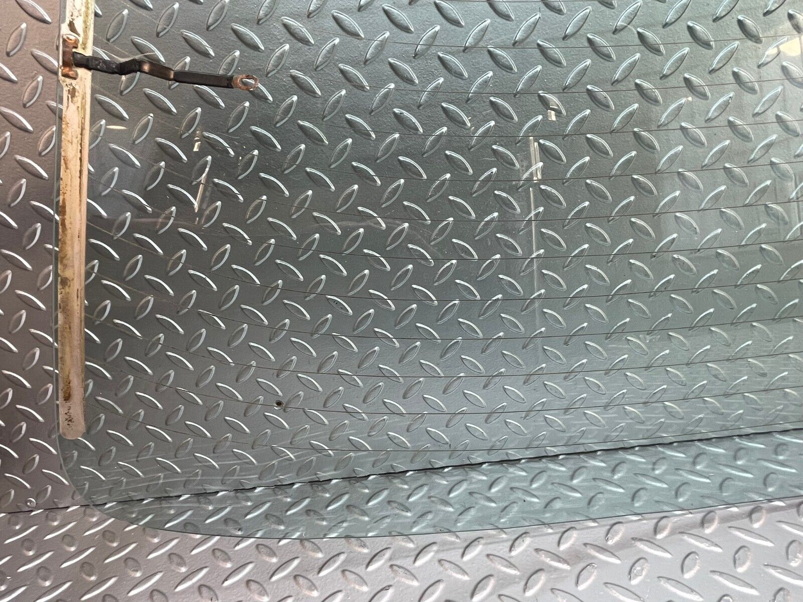 31924 Mercedes-Benz W123 230E Rear Heated Windscreen Glass