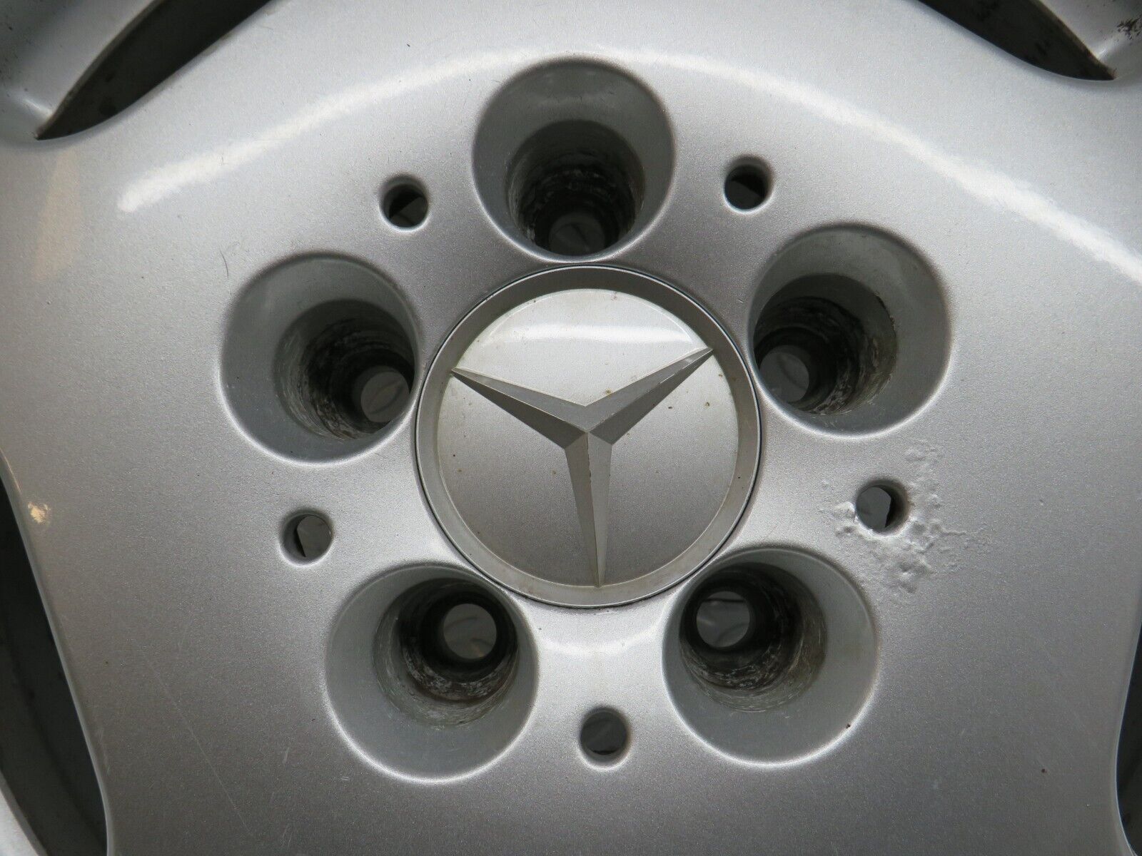 38188 Mercedes-Benz A124 Alloy Wheel 7Jx15H2 ET37 KBA44301