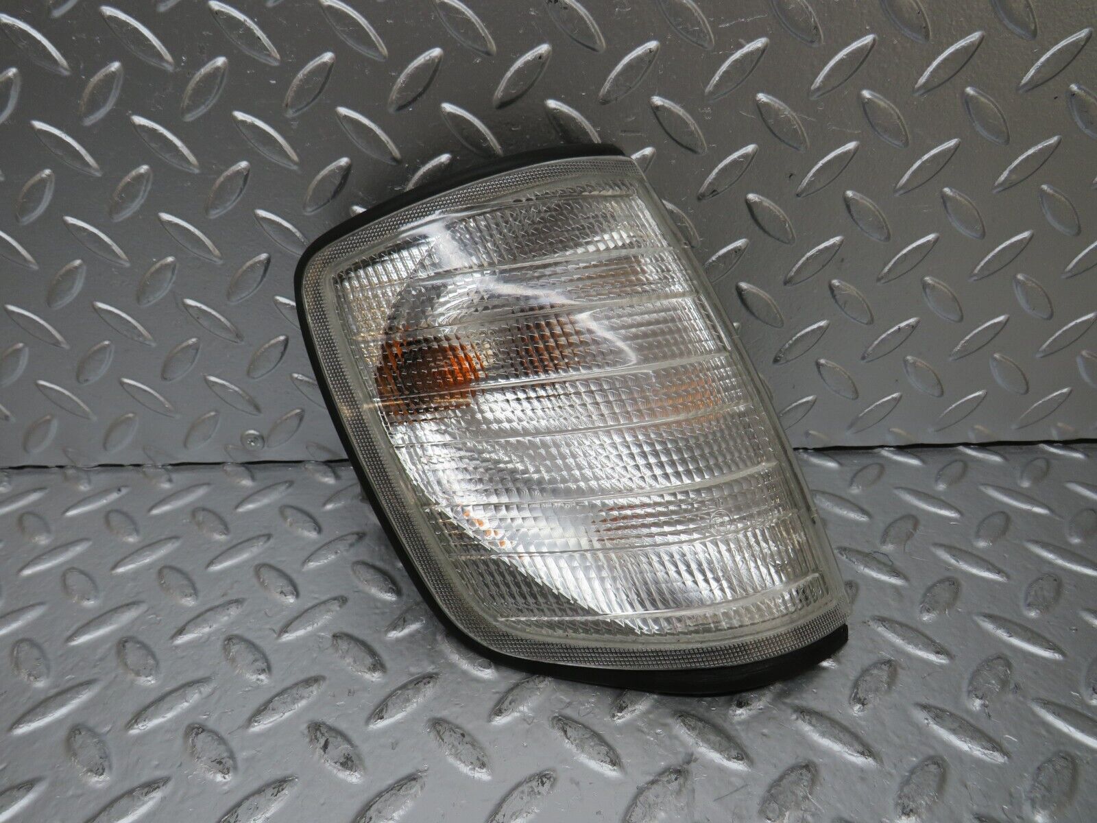 25896 Mercedes-Benz W124 280E Indicator Light Front Right 1305233937