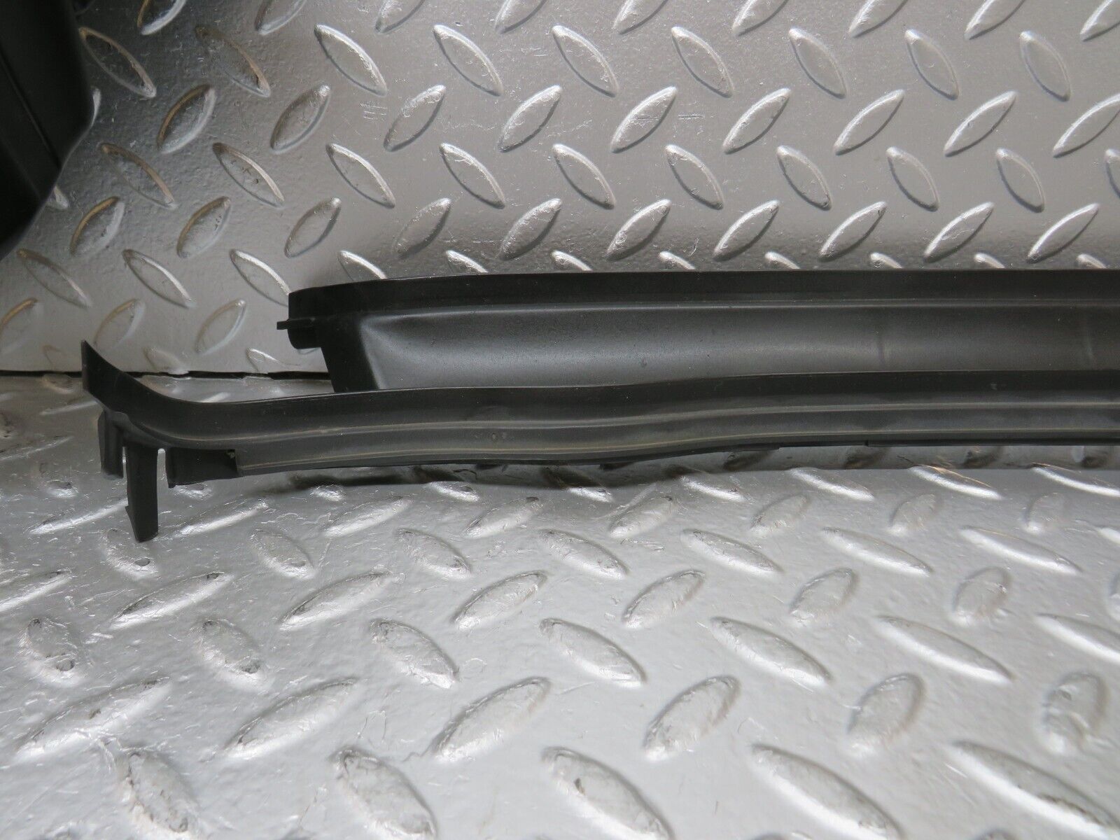 29613 Mercedes-Benz W124 230E Water Drain 1246202667 1246200978 1246200778