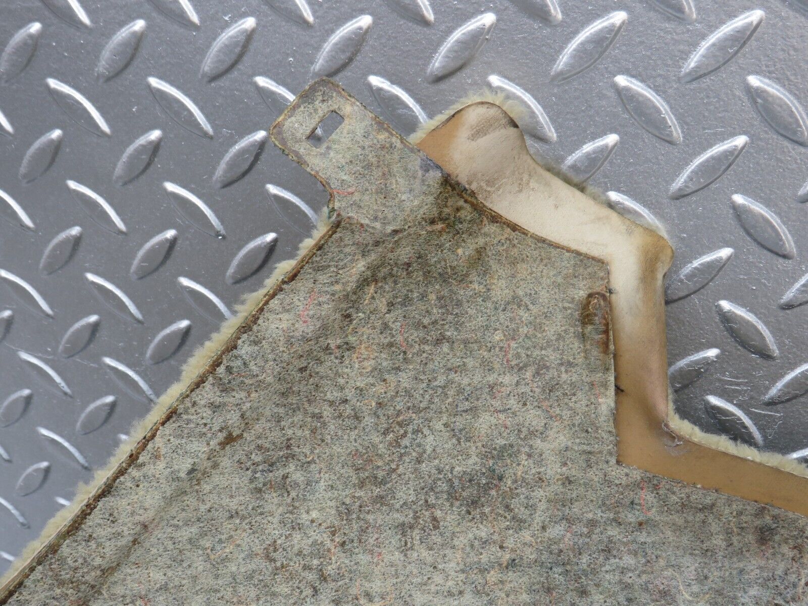 34157 Mercedes-Benz W124 260E Centre Console Carpet Left Side Beige