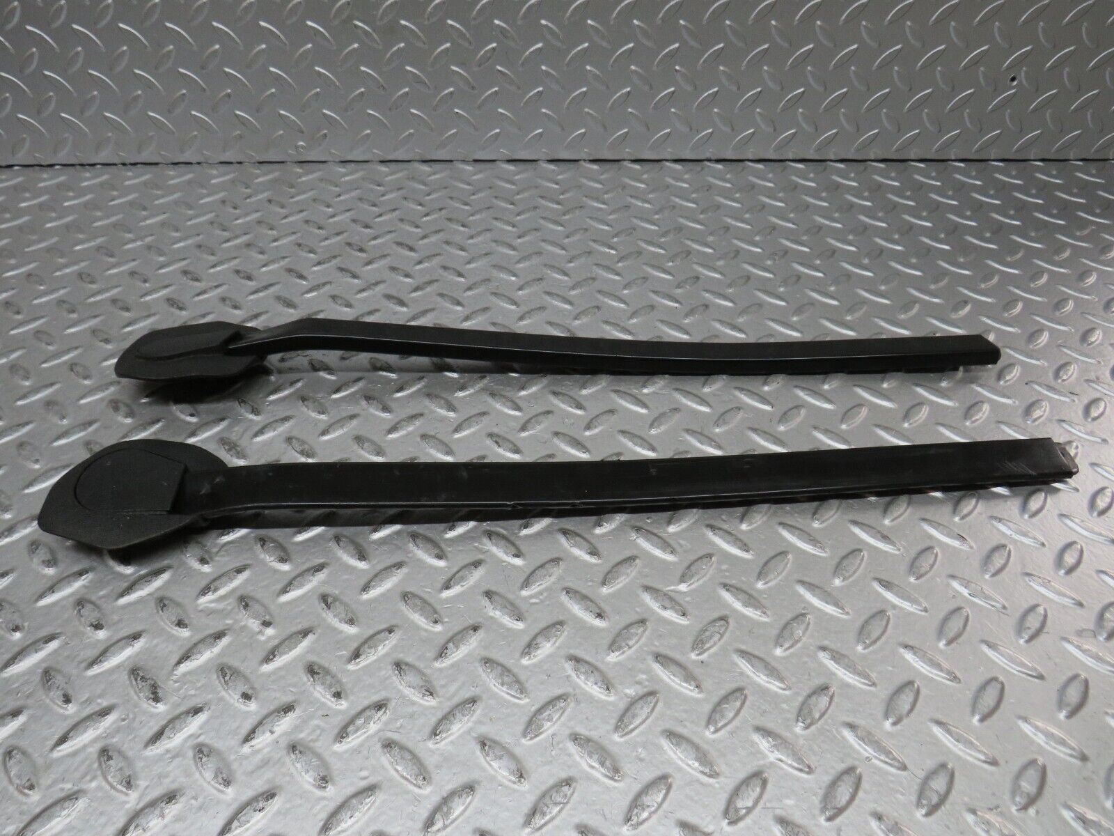 28640 Mercedes-Benz W123 280E Seat Belt Runner 1239192520 1239192620