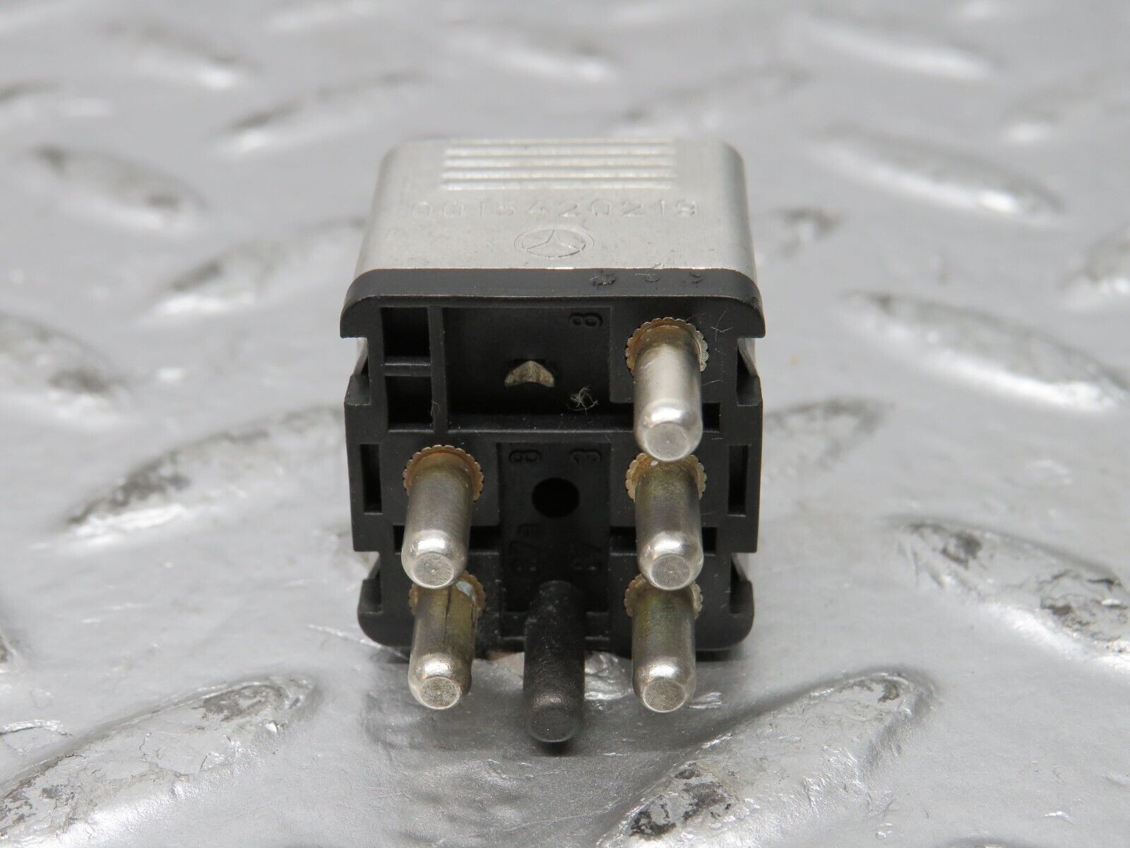 32055 Mercedes-Benz W123 230E Multi Purpose Relay 0015420219