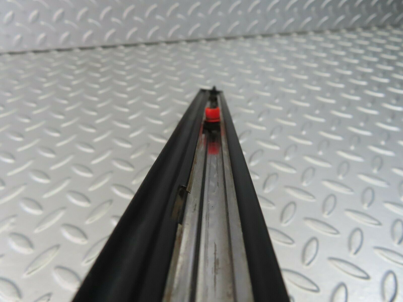 7263 Mercedes-Benz W116 450SE Front Left Fender Wing Centre Chrome Trim