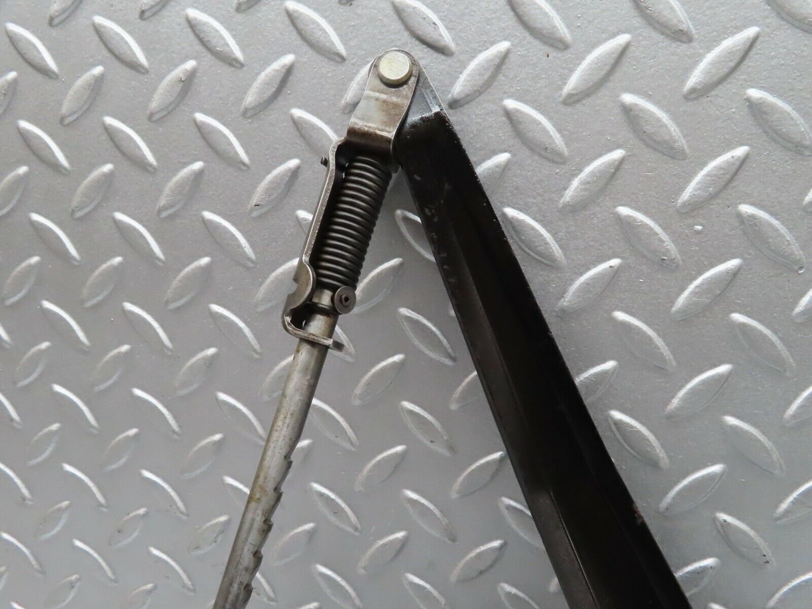 18144 Mercedes-Benz W123 200 Handbrake Regulator