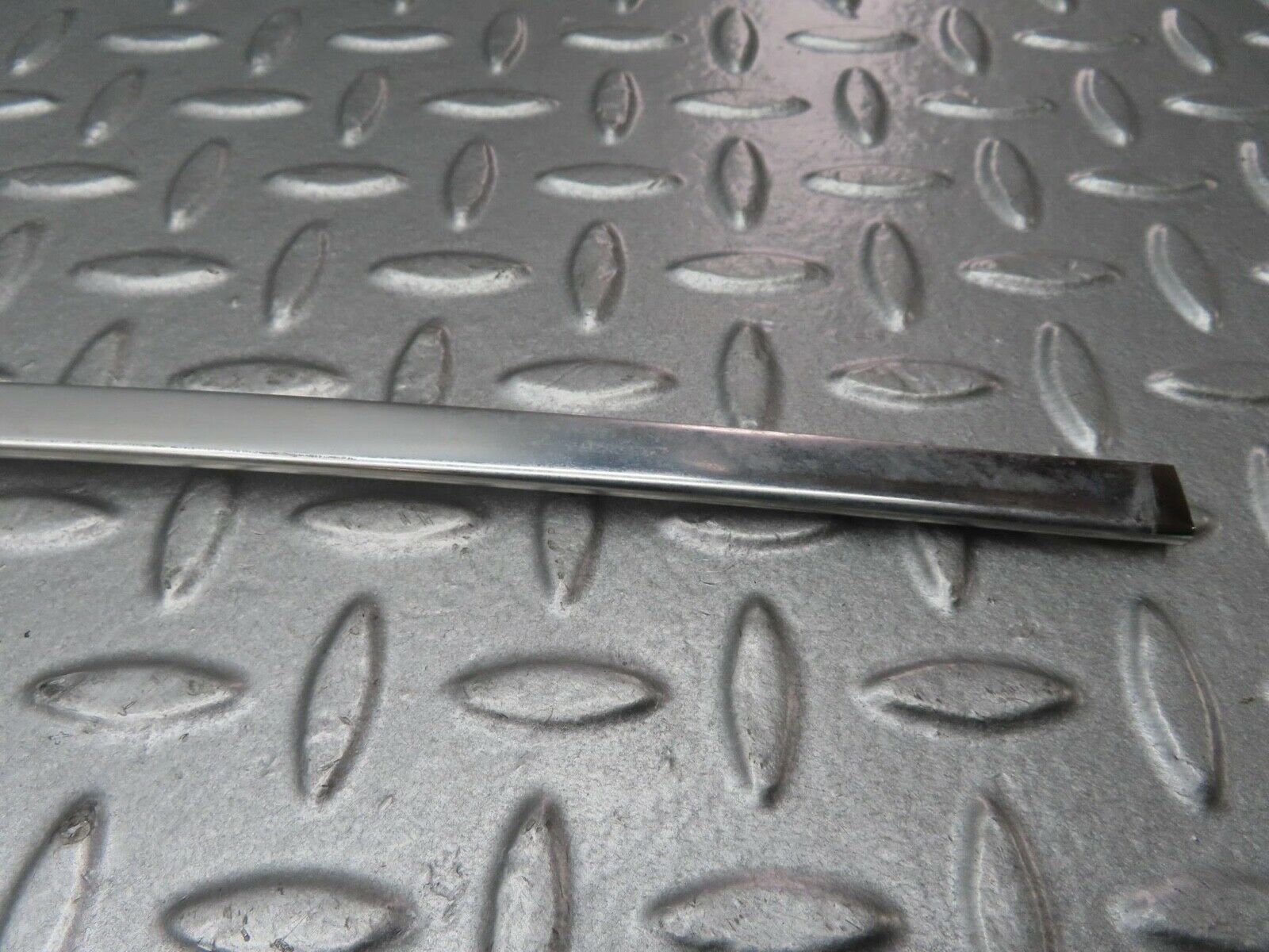 13598 Mercedes-Benz W123 200 Front Right Door Window Chrome Frame