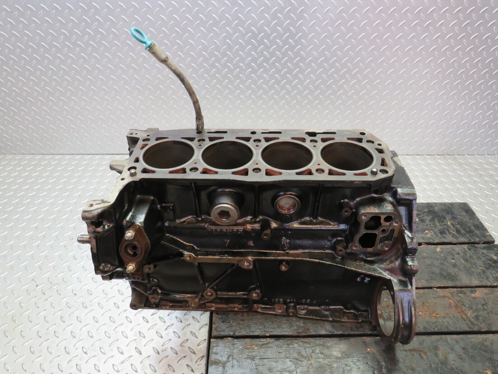 26094 Mercedes-Benz W123 200 Engine Block 1020110501 M102.920