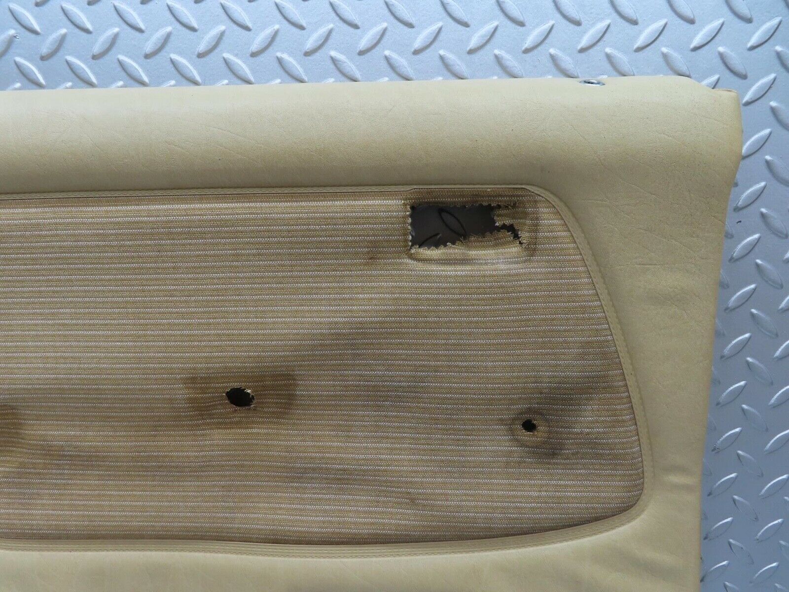 13512 Mercedes-Benz W123 200 Rear Left Door Card Cream