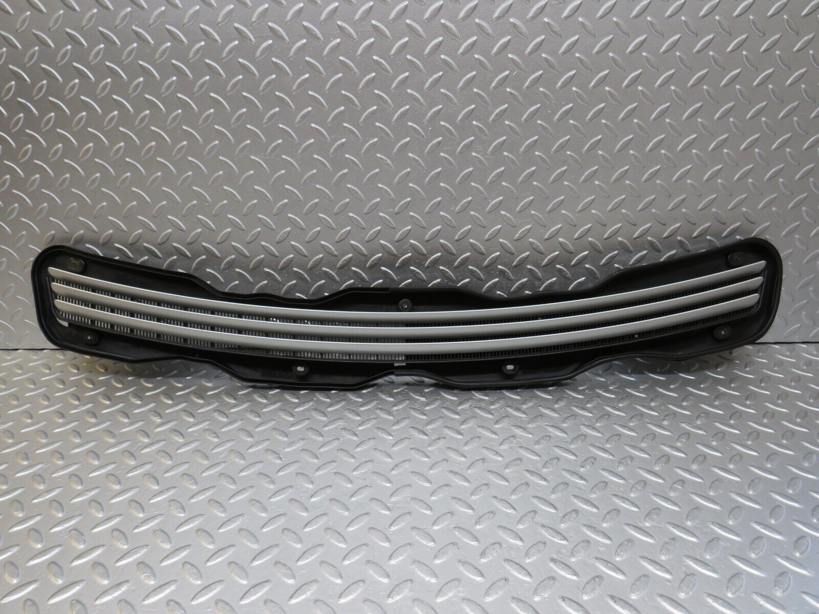 34711 Mercedes-Benz W210 320E Bonnet Upper Grill 2108800805