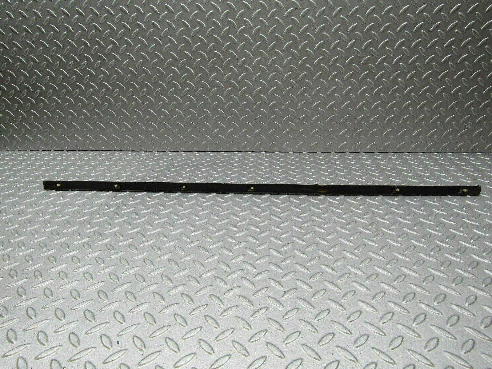 3334 Mercedes-Benz W115 220D Centre Door Chrome Trim Front Left