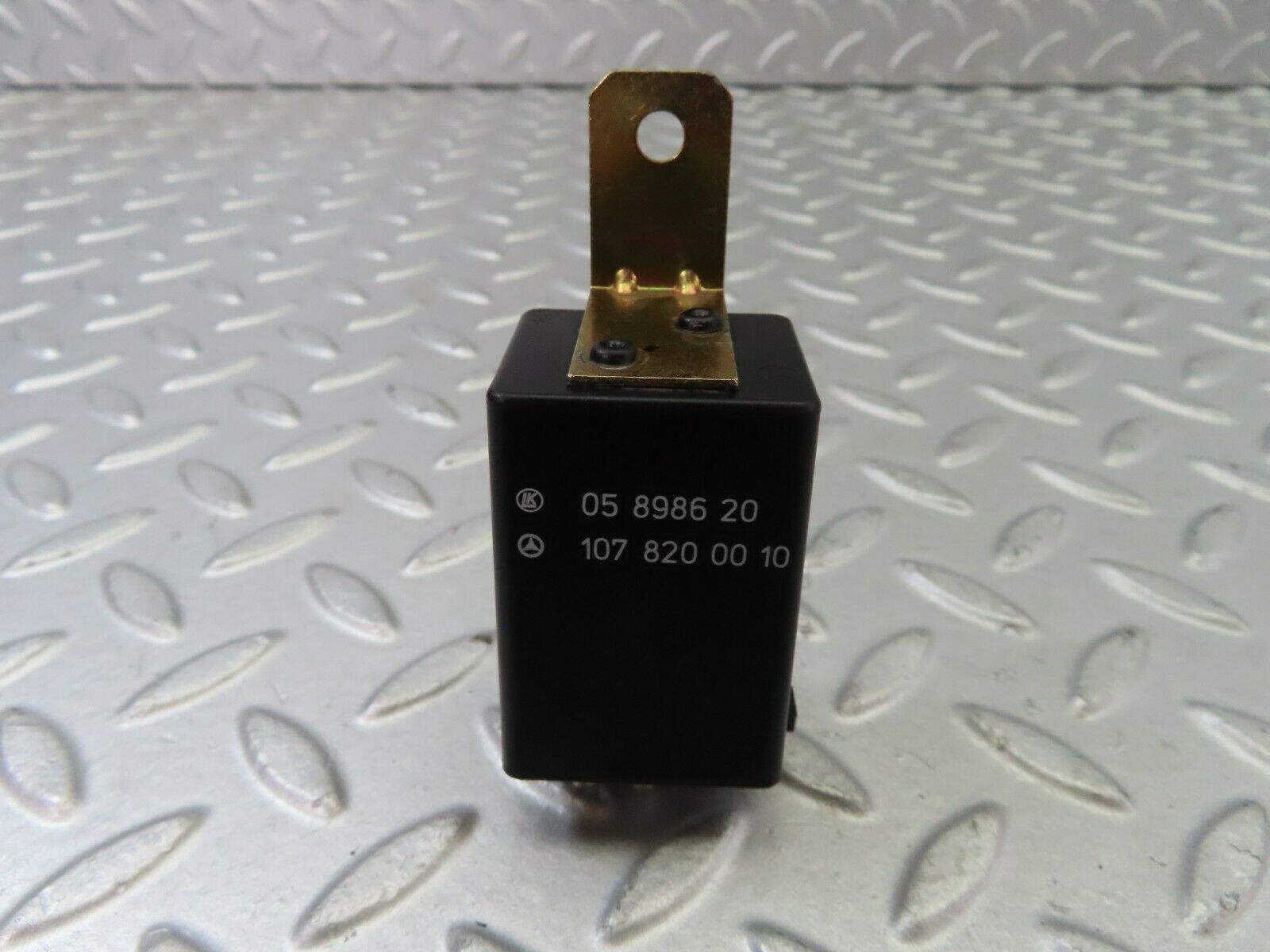 7657 Mercedes-Benz S123 230TE Wagon Heated Window Relay 1078200010