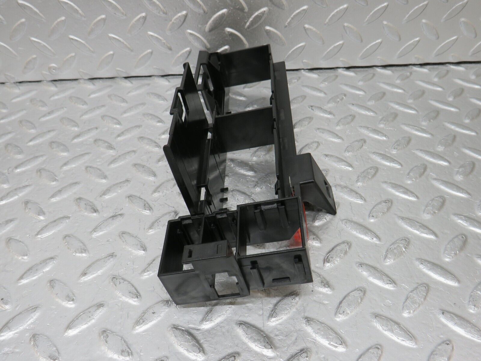 34810 Mercedes-Benz W210 320E Fuse Box Fuse Holder 2105460543