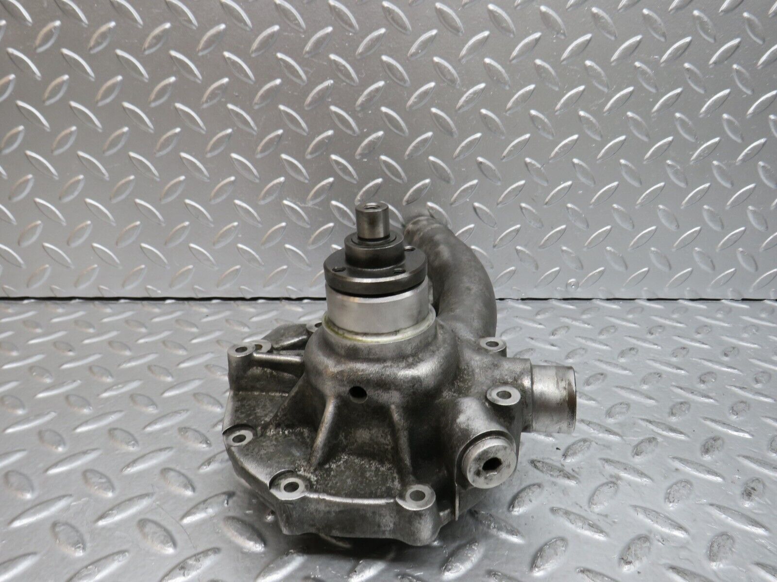 29508 Mercedes-Benz W124 230E Water Pump 1022011701