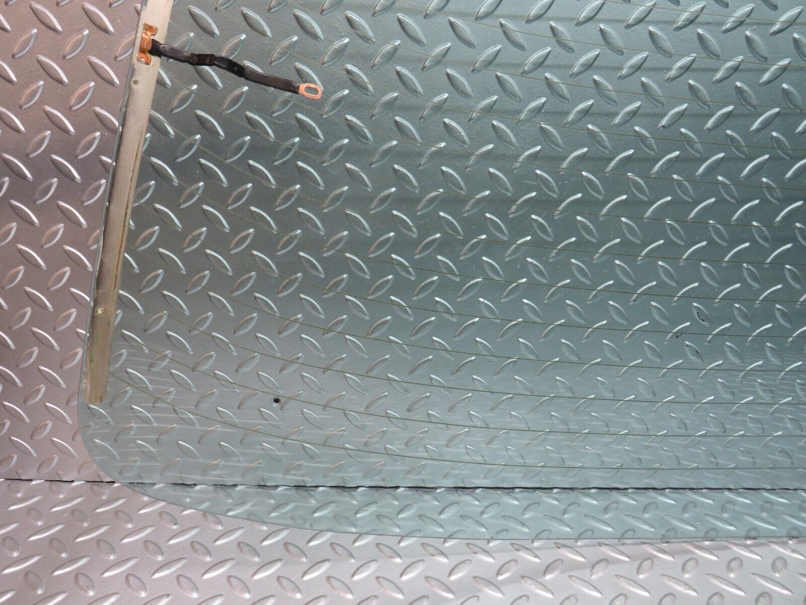 29820 Mercedes-Benz W123 230E Rear Heated Windscreen Glass