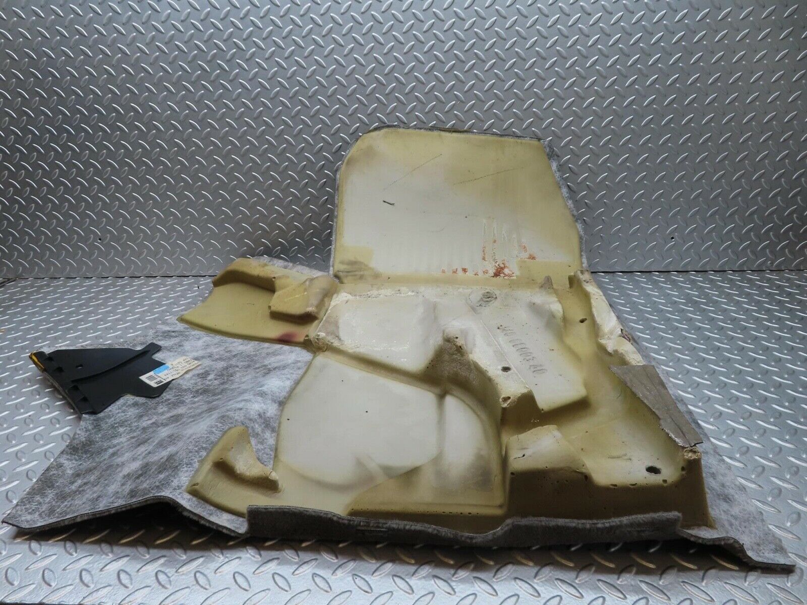 15132 Mercedes-Benz W140 S320 Front Left Foot Well Carpet 1406800340