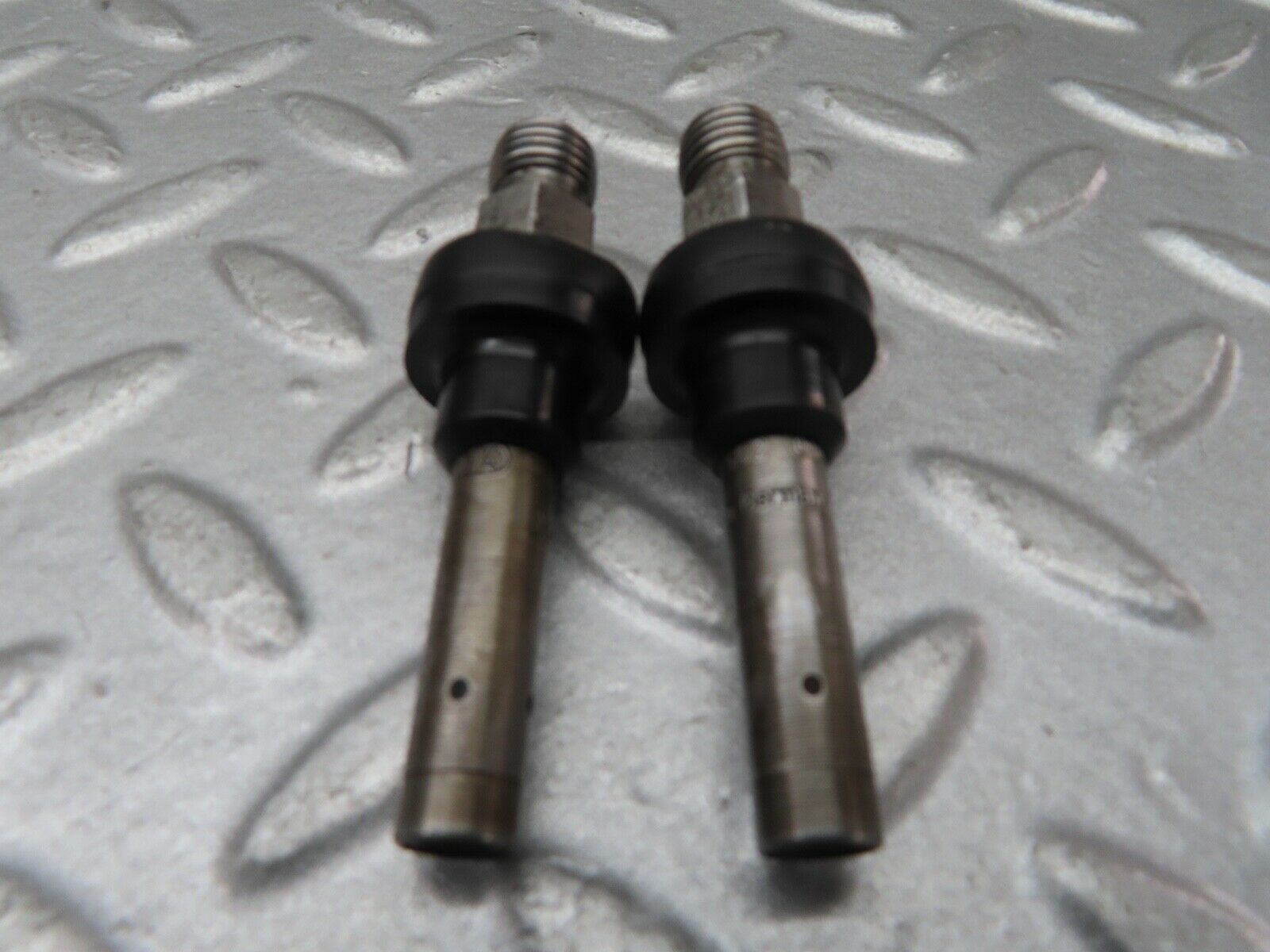 16950 Mercedes-Benz C123 280CE Coupe 2x Fuel Injectors Bosch 0437502010