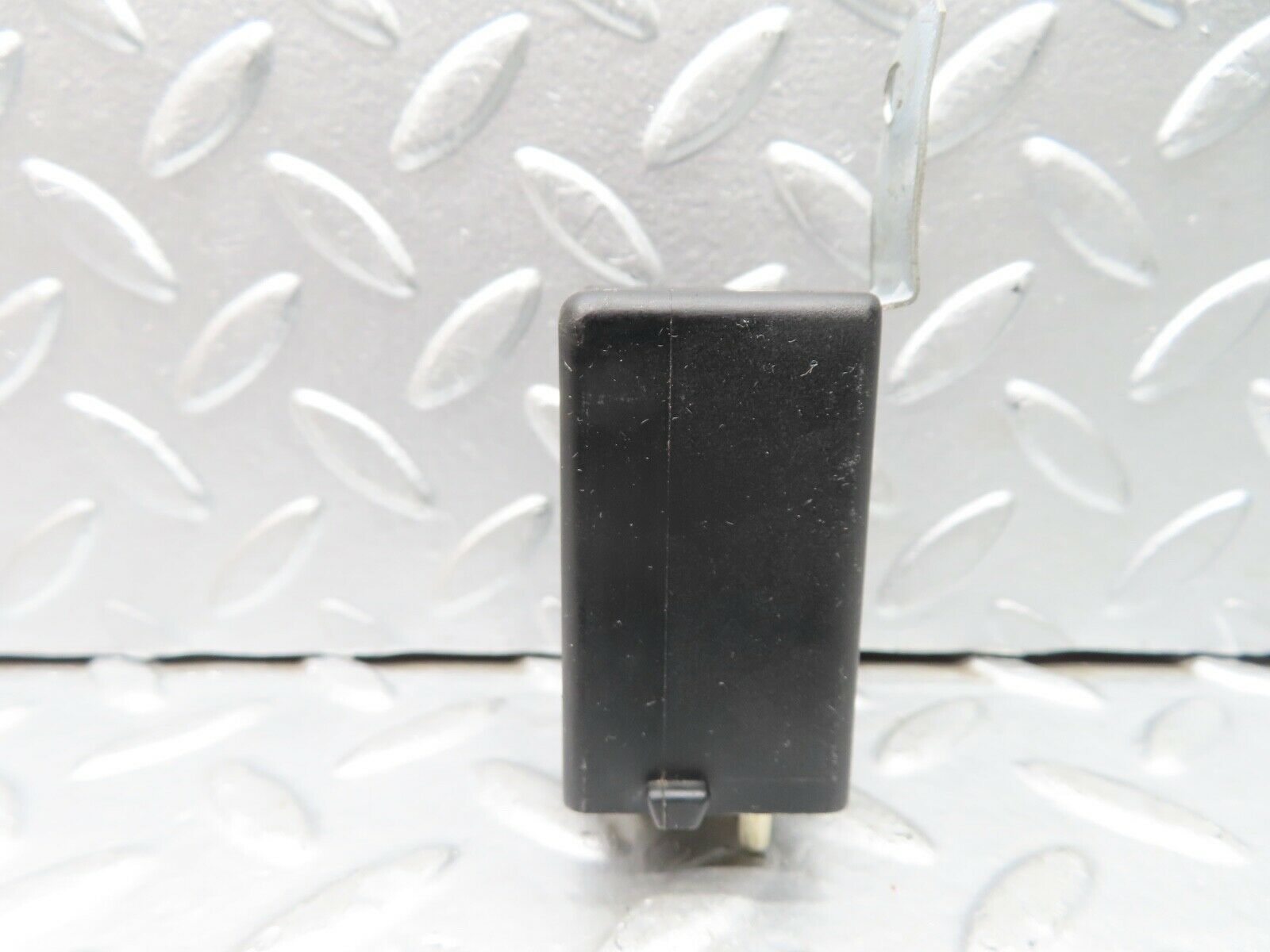 21183 Mercedes-Benz W123 230E Rear Heated Window Relay 1078200010