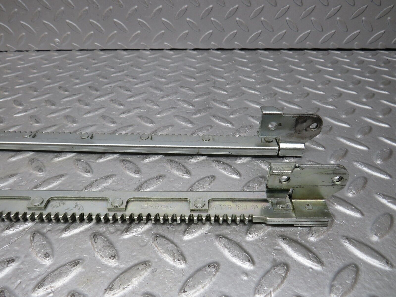37084 Mercedes-Benz C126 420SEC Coupe Electric Seat Rail Pair 1269100184
