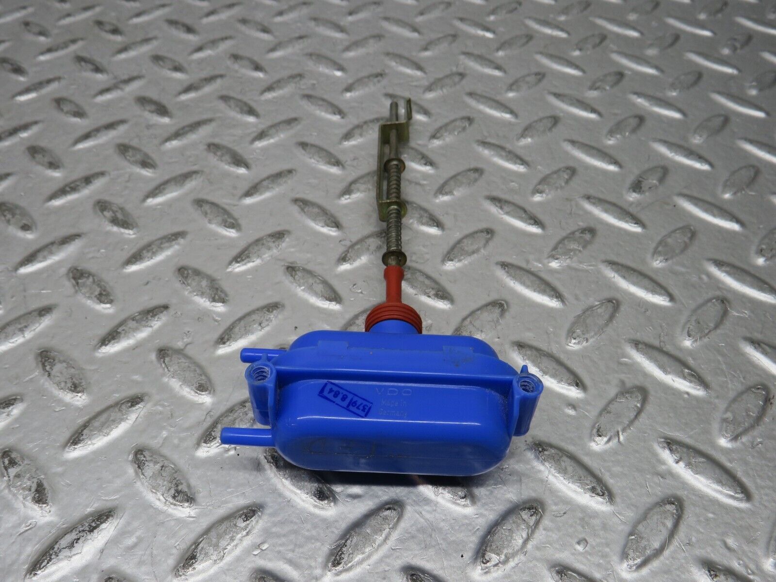 28658 Mercedes-Benz W123 230E Trunk Lock Vacuum Actuator