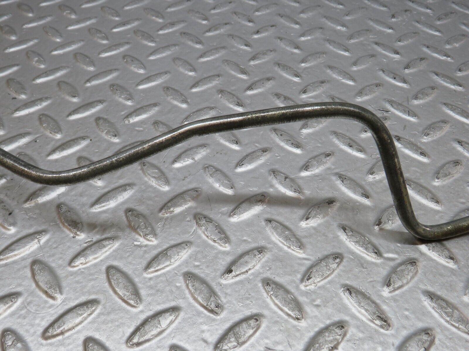 36309 Mercedes-Benz W126 420SE Oil Pipe Line