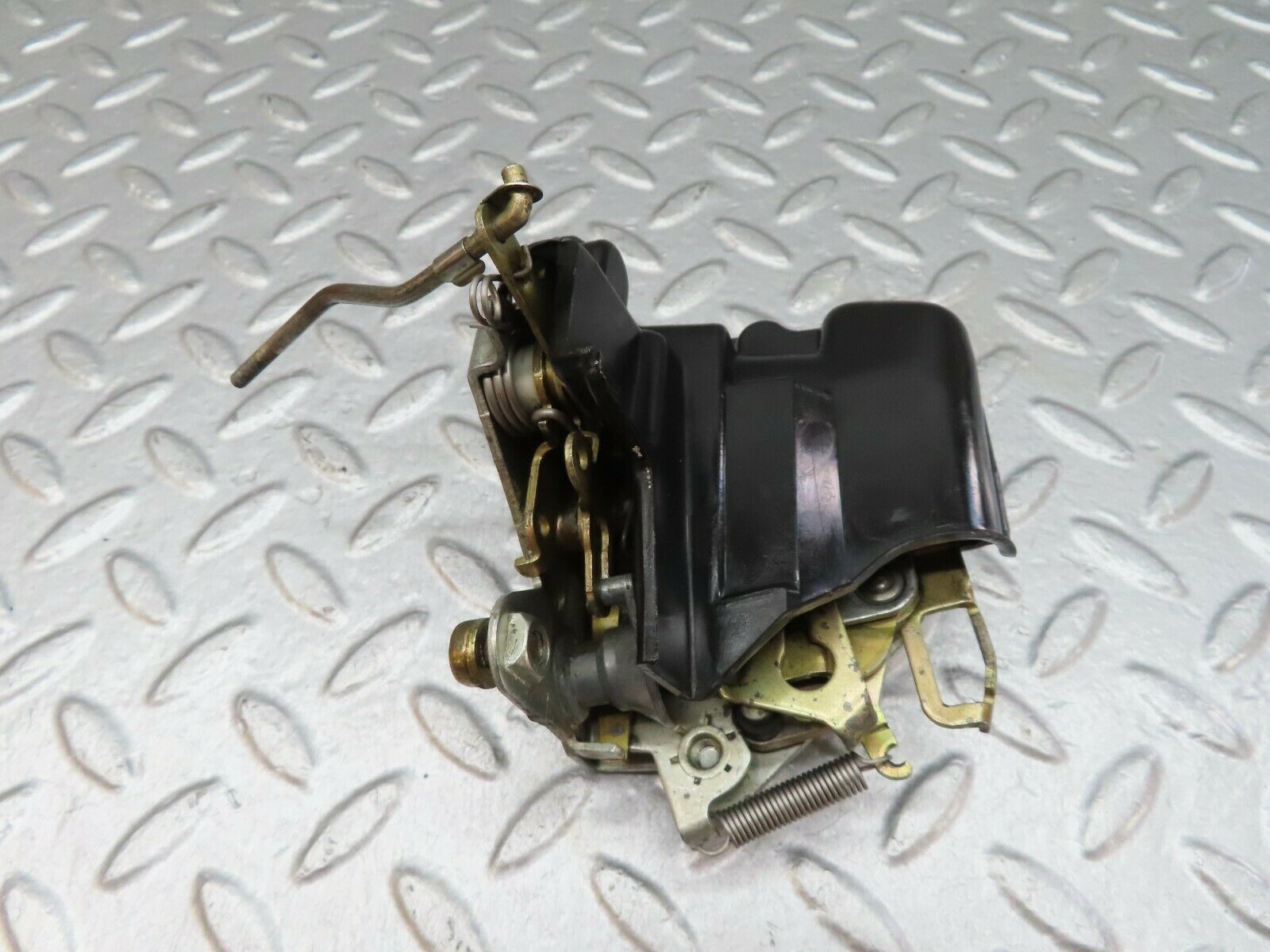 18039 Mercedes-Benz W123 200 Front Left Door Lock Mechanism 1237230108