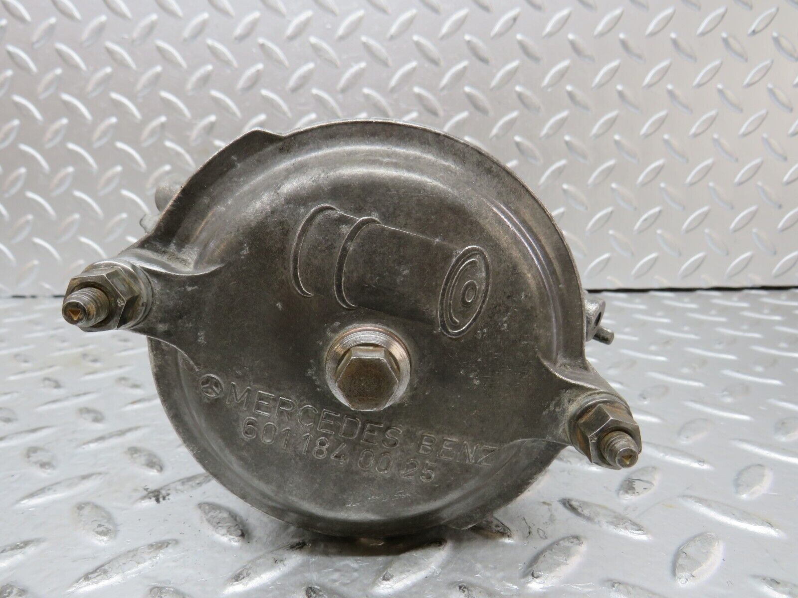 27767 Mercedes-Benz S124 300TE Wagon Oil Filter Housing 6011840602