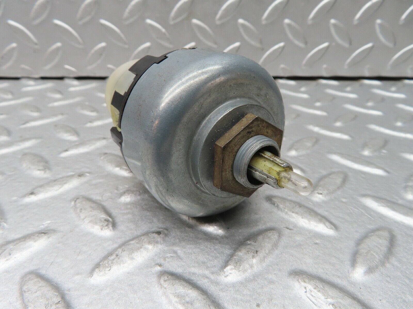 19066 Mercedes-Benz W123 300D Headlight Switch