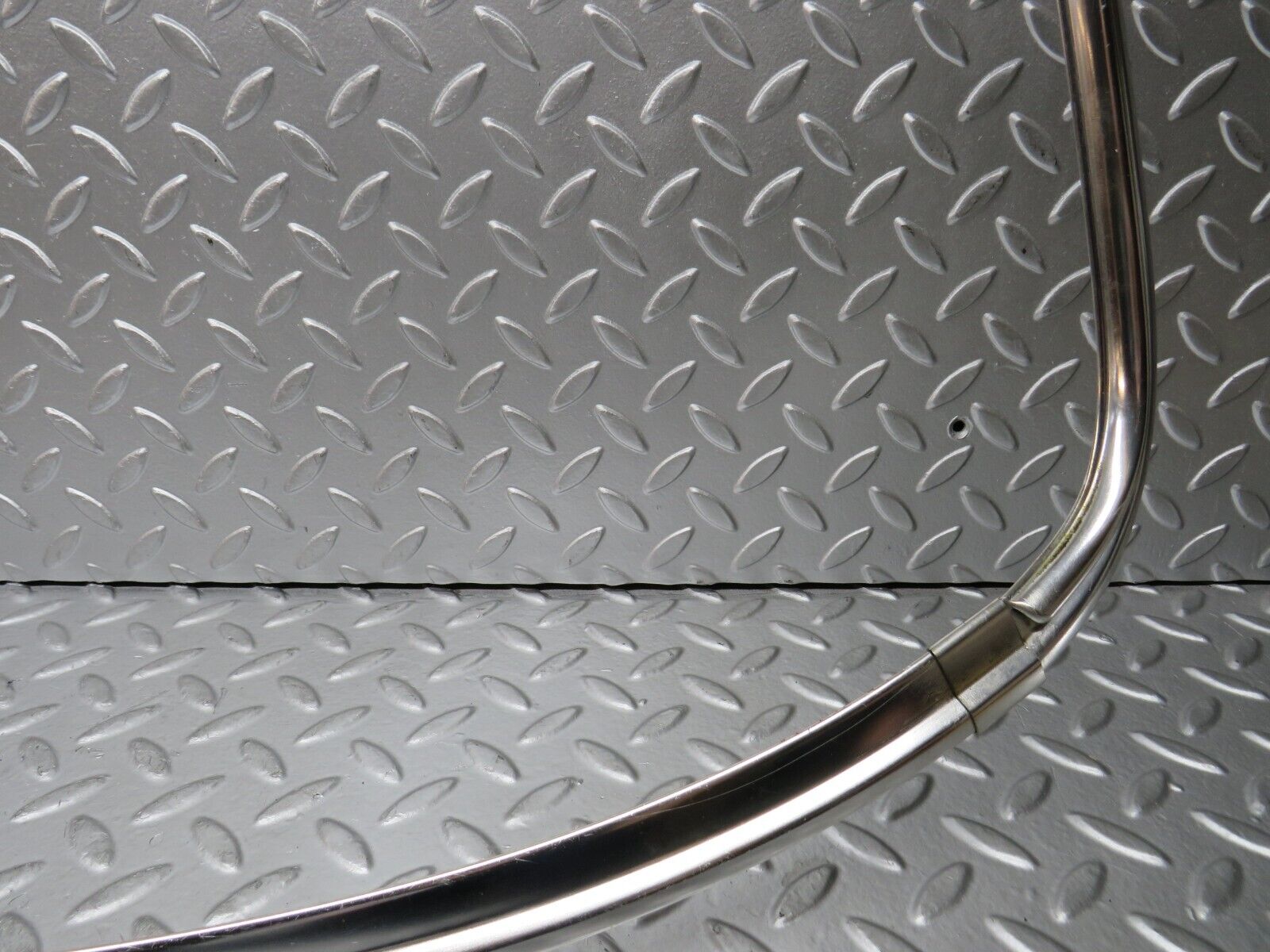 29625 Mercedes-Benz W123 230E Rear Windscreen Chrome Frame