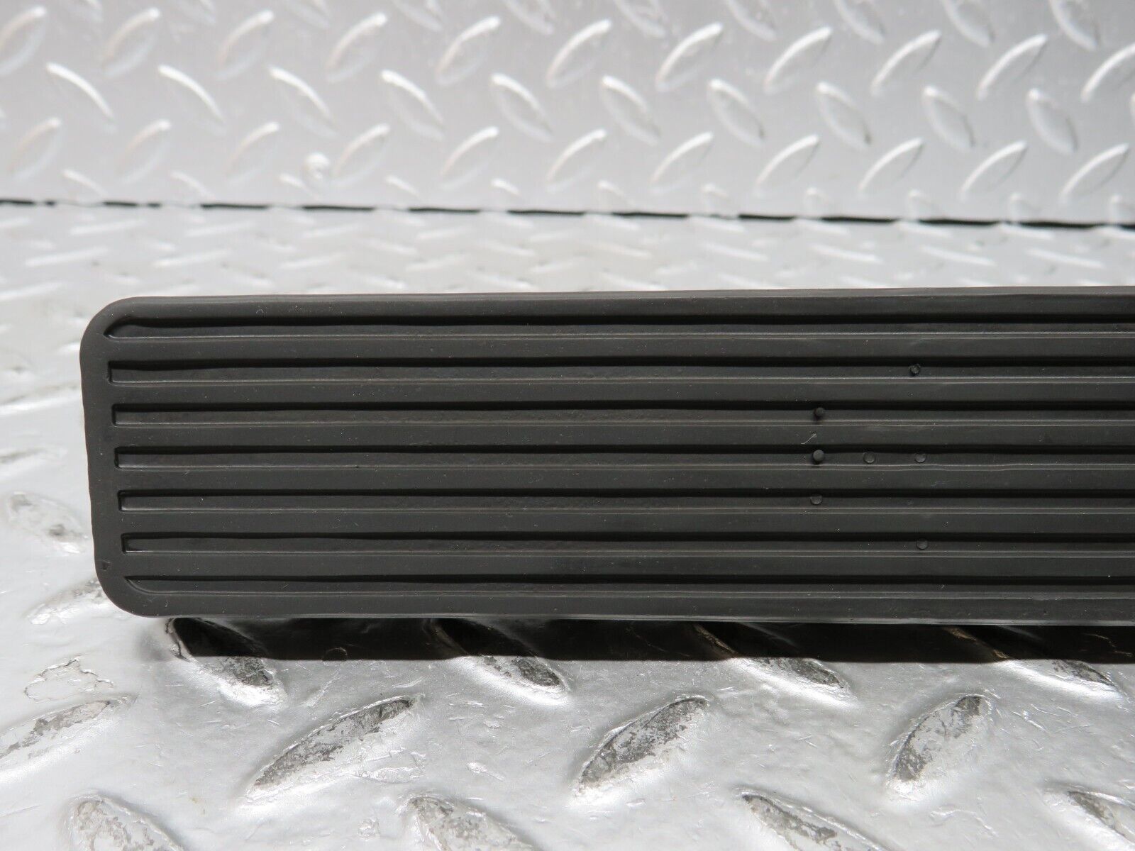 32007 Mercedes-Benz W123 230E Accelerator Pedal With Rubber 1233010082