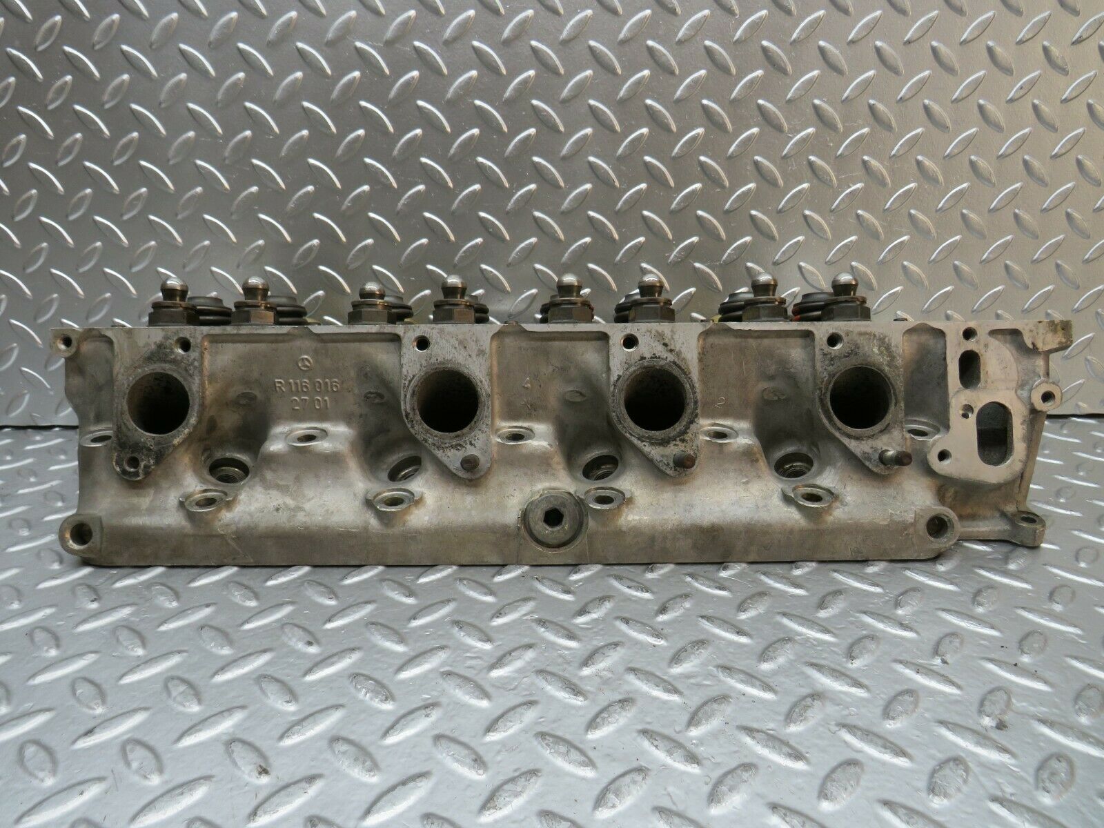 22819 Mercedes-Benz C107 450SLC Coupe Cylinder Head Right 1160162701