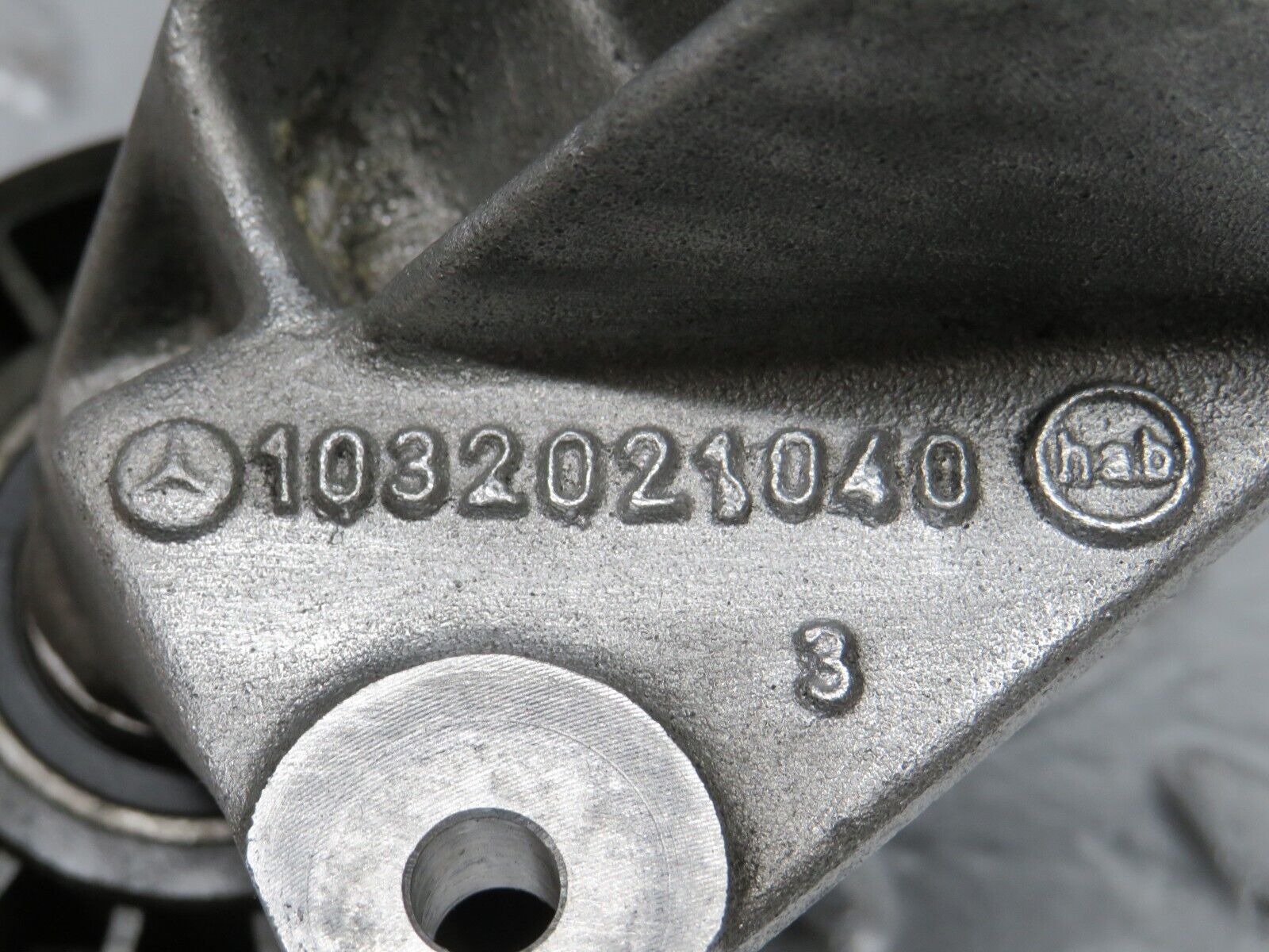 32712 Mercedes-Benz S124 300TE Wagon Belt Tensioner 1032021040 1025841538