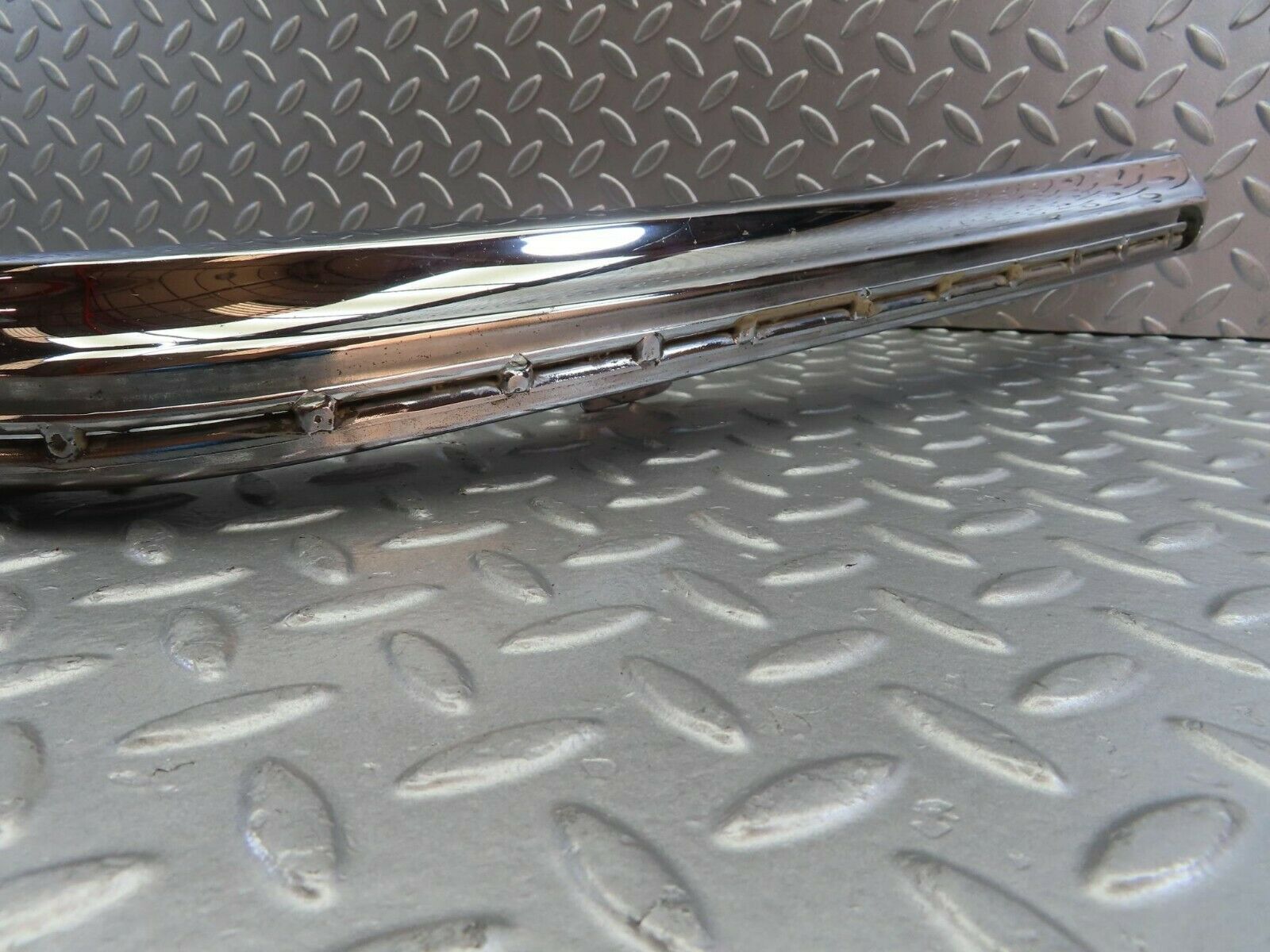 10606 Mercedes-Benz W116 Rear Left Upper Bumper Corner