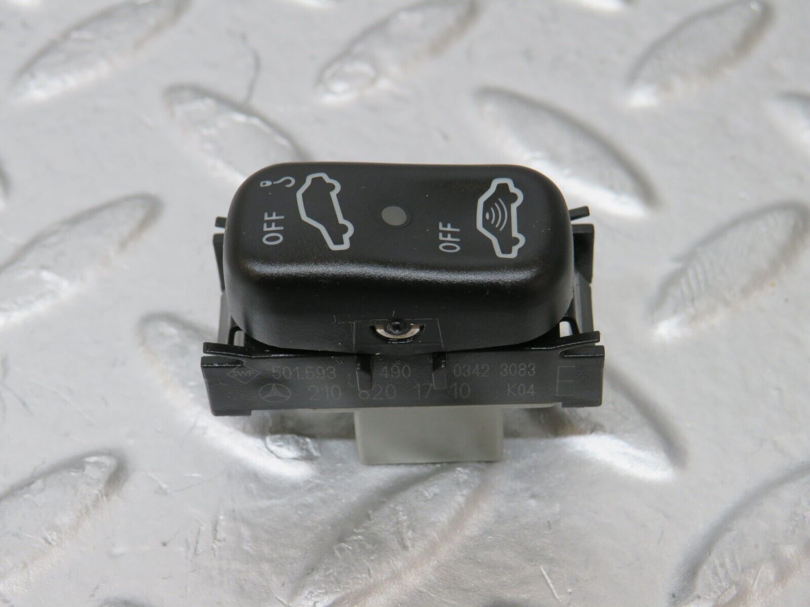34961 Mercedes-Benz W210 320E Towing Alarm Switch 2108201710