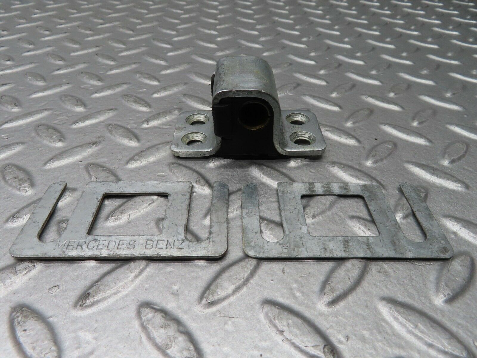 21142 Mercedes-Benz W123 230E Door Lock Latch Left Side