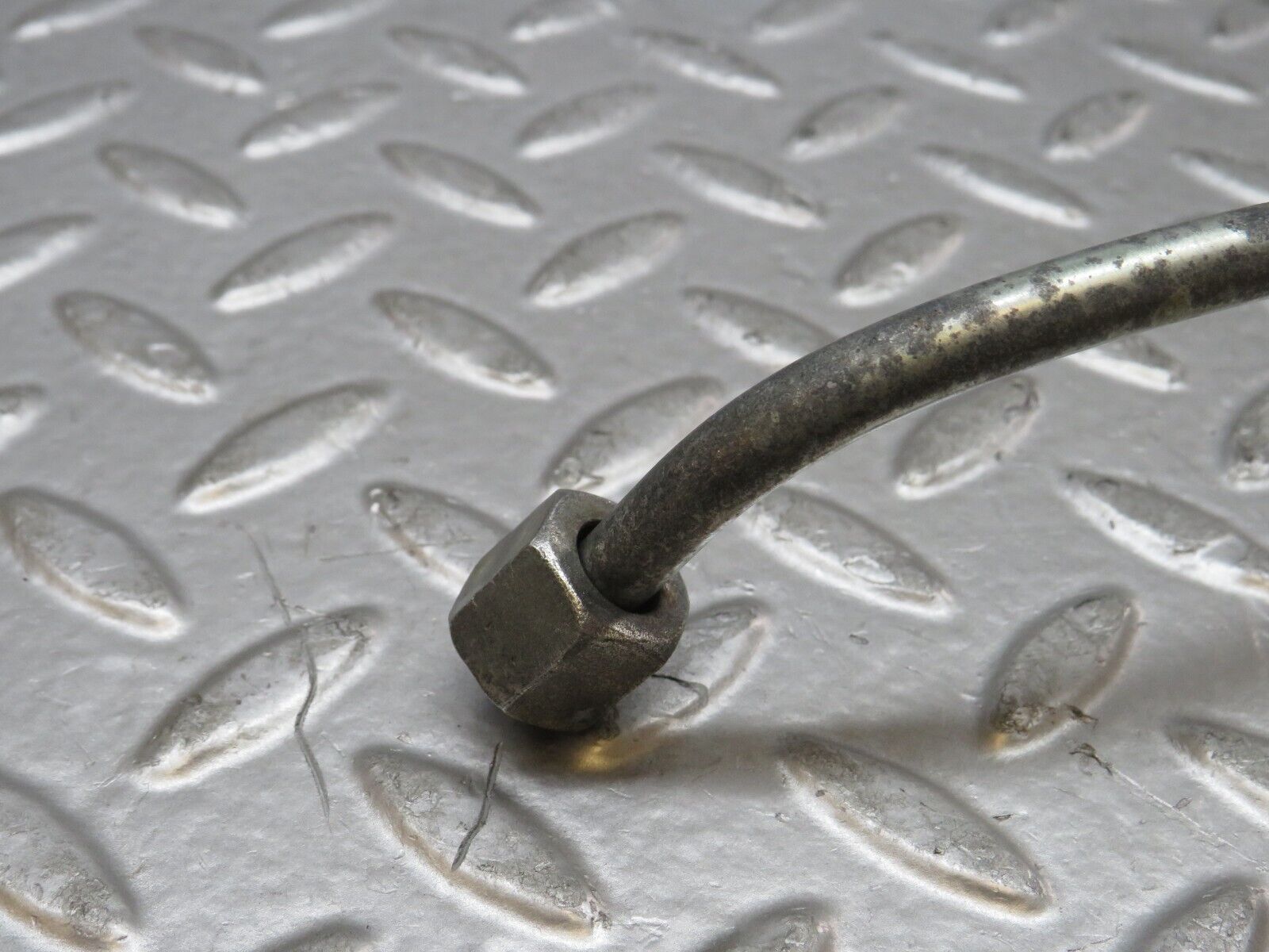 36309 Mercedes-Benz W126 420SE Oil Pipe Line