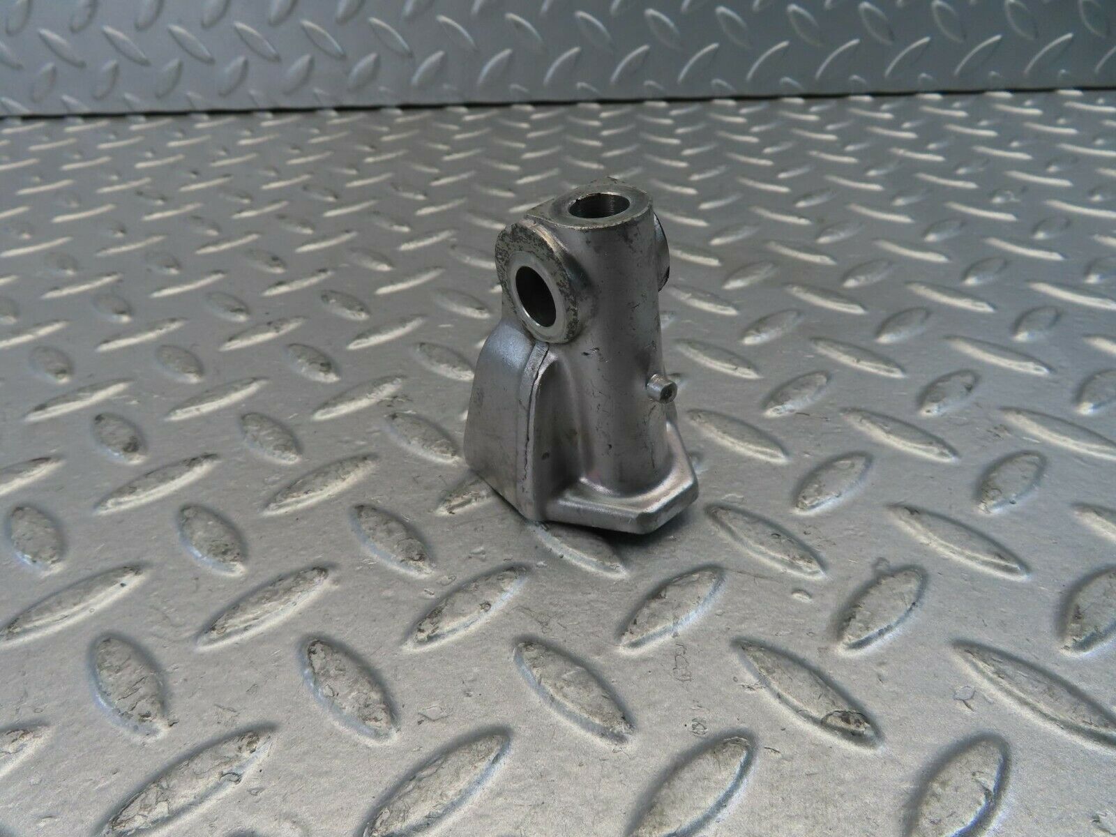 10971 Mercedes-Benz W115 220D Rocker Arm Support 6150550110