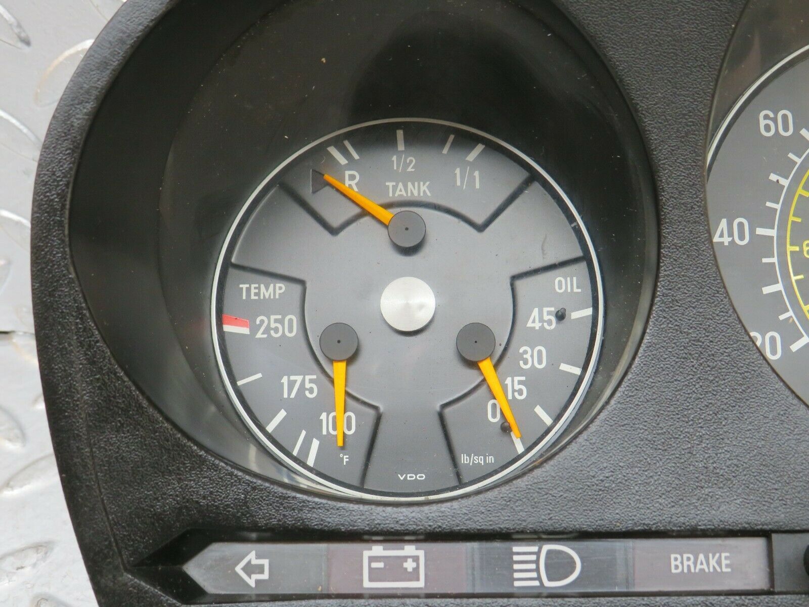 23684 Mercedes-Benz W116 350SE Instrument Cluster 87001021 1075423701