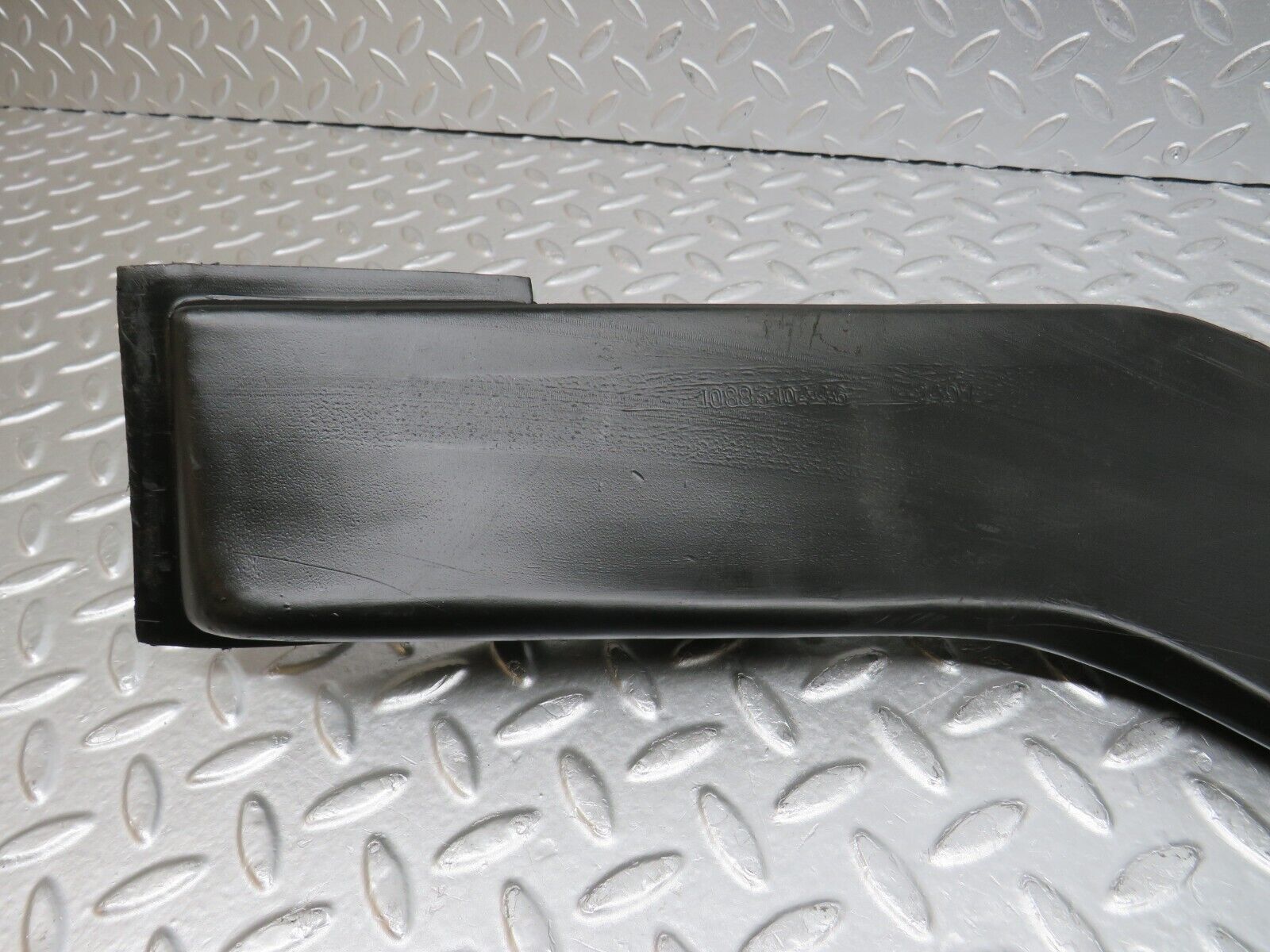 0237 Mercedes-Benz W108 280SE Air Duct Vent 1088310446