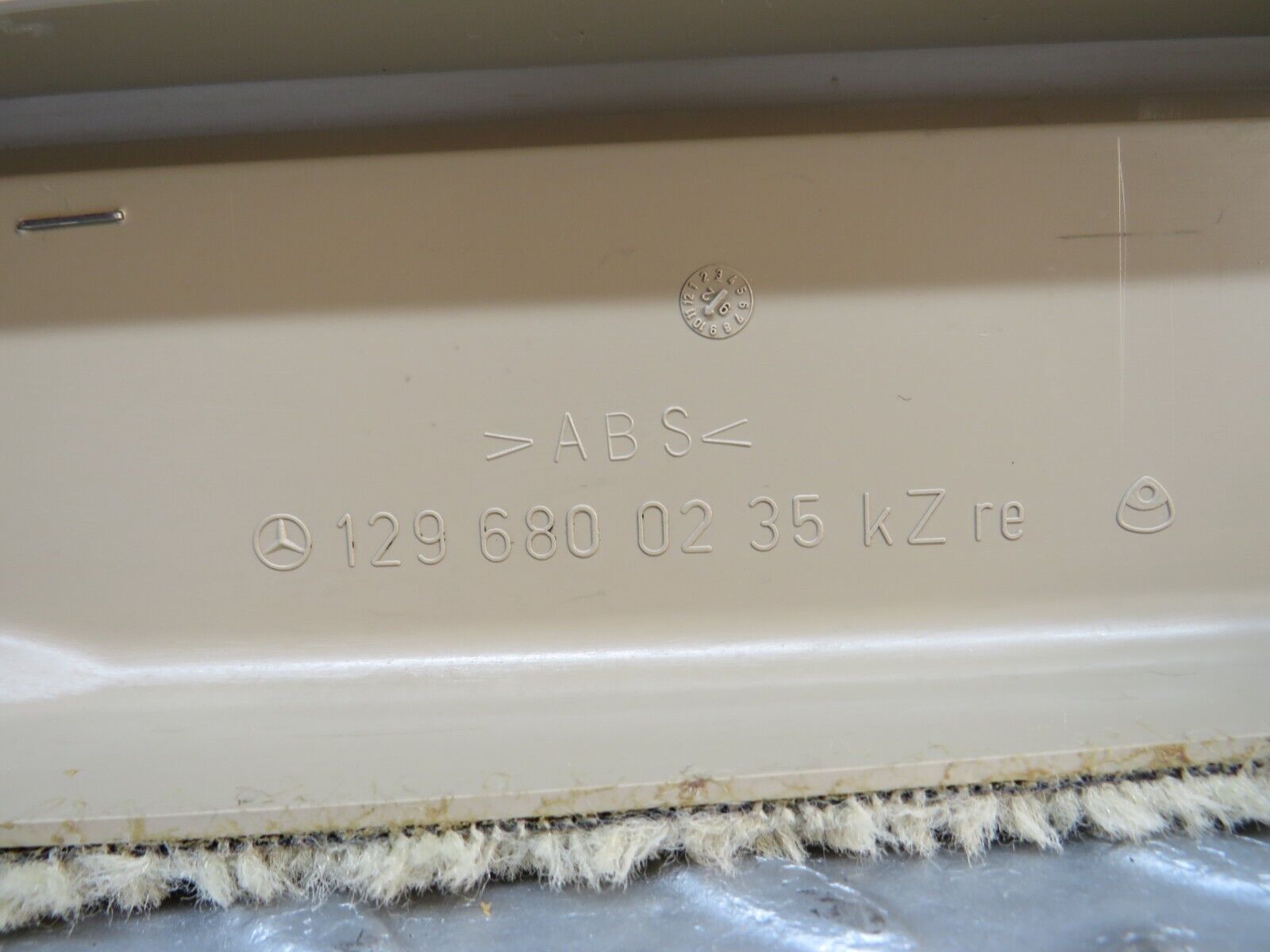 38284 Mercedes-Benz R129 280SL Coupe Right Door Sill Cover Beige 1296800235