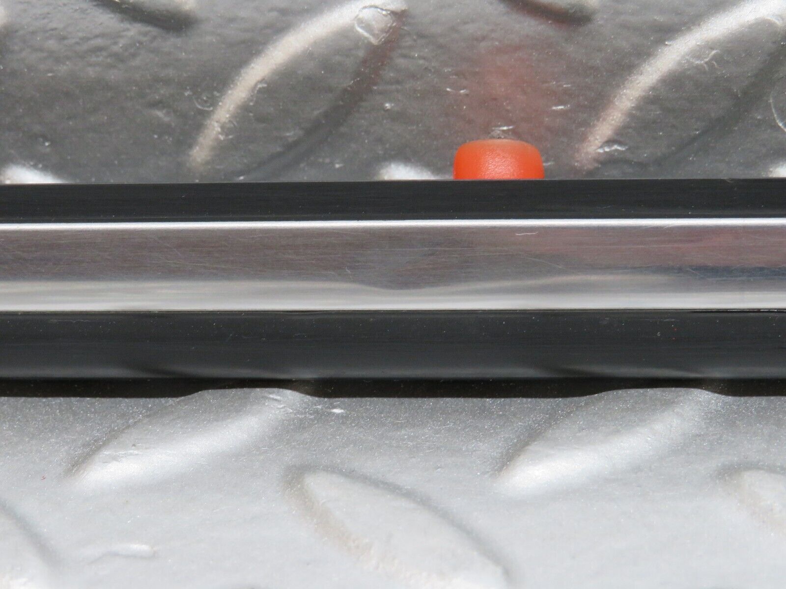 27895 Mercedes-Benz W123 280E Front Left Door Centre Moulding Trim