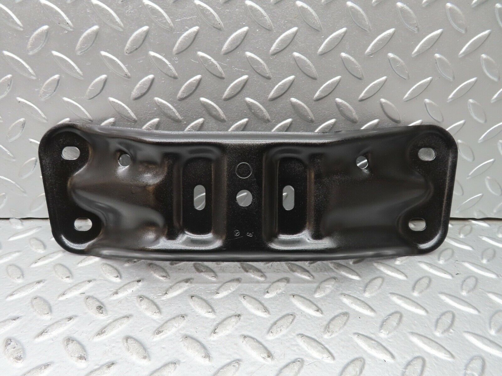 21529 Mercedes-Benz W126 300SE Gearbox Mount Bracket