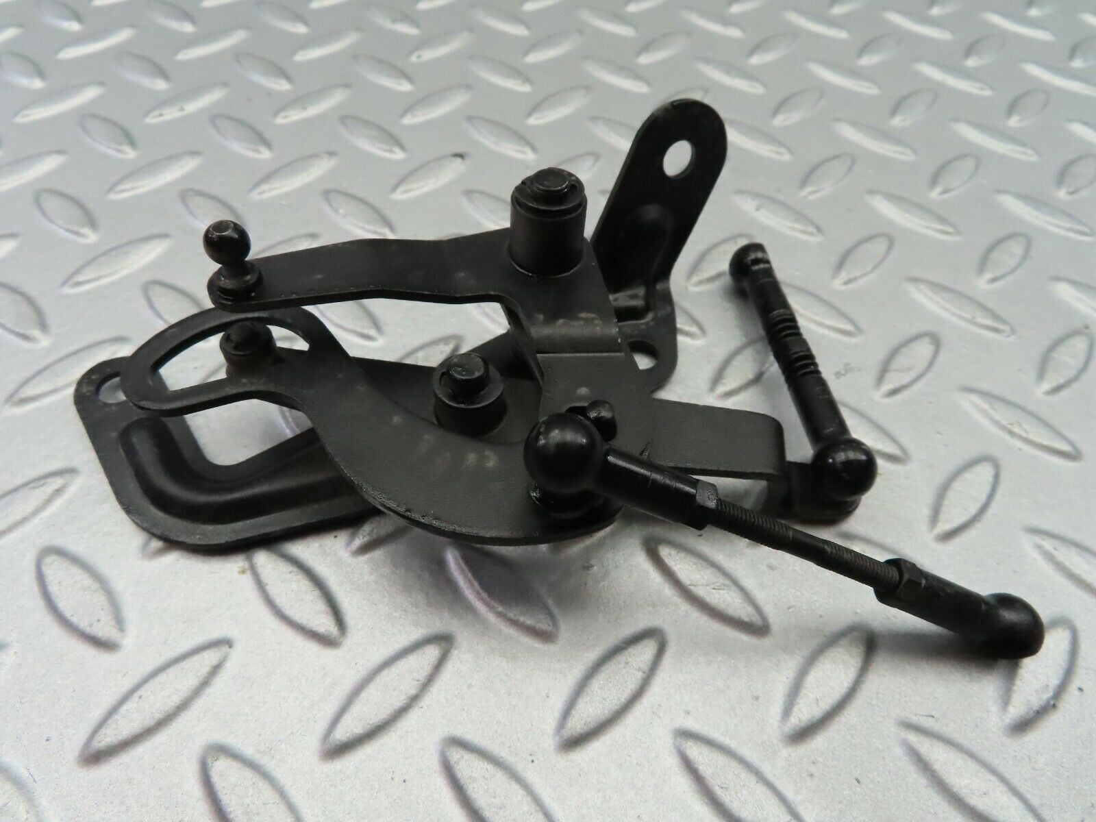 7105 Mercedes-Benz C107 350SLC Coupe throttle linkage