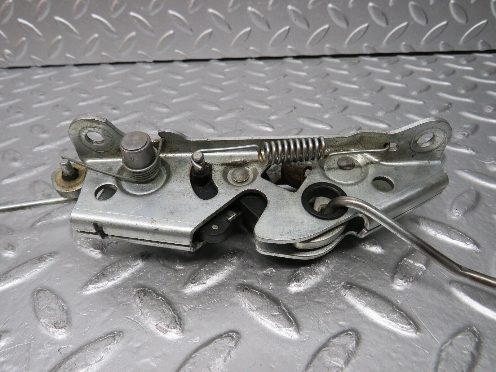 31408 Mercedes-Benz S124 220TE Wagon Rear Right Seat Bench Locking Mechanism