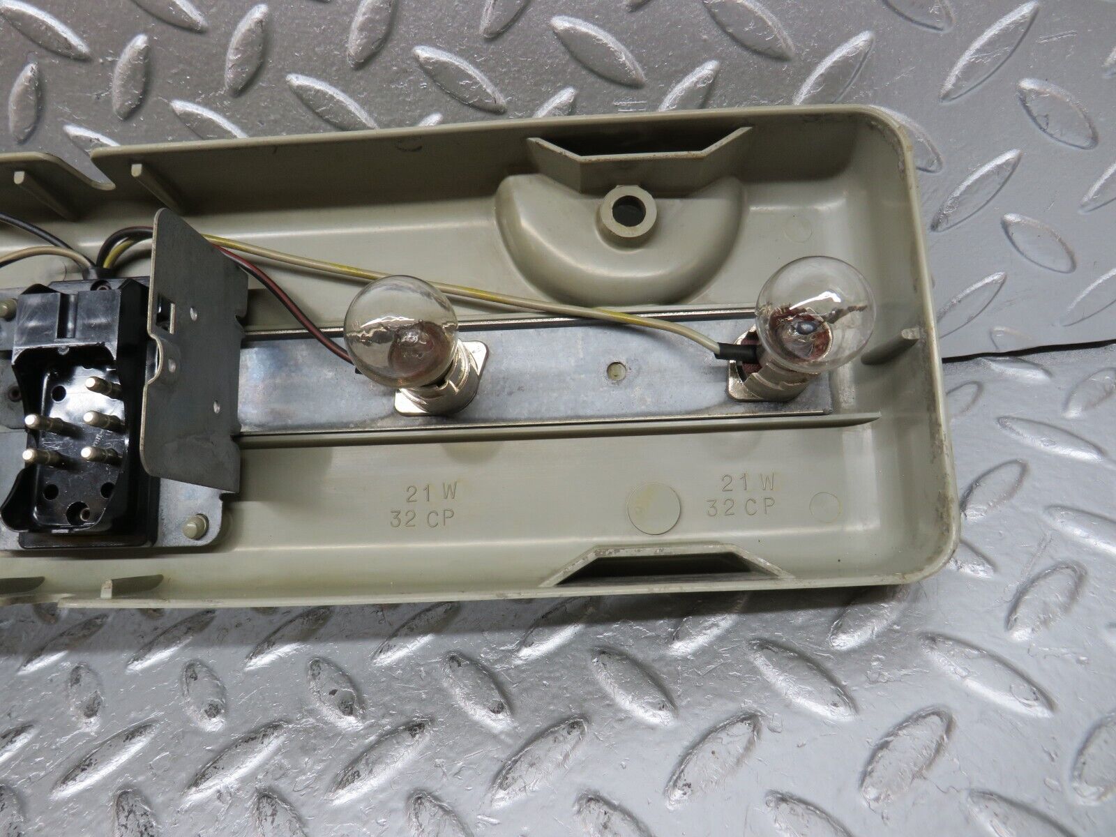 32688 Mercedes-Benz C107 350SLC Coupe Coupe Tail Light Bulb Holder Left Side