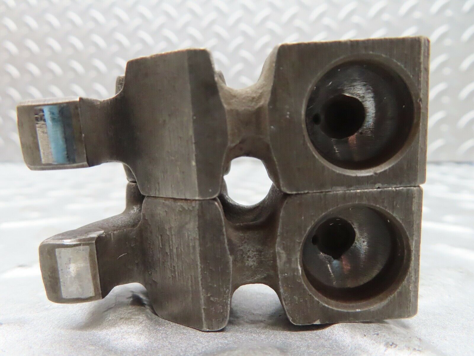 16957 Mercedes-Benz C123 280CE Coupe Valve Rocker Arm With Retaining Spring