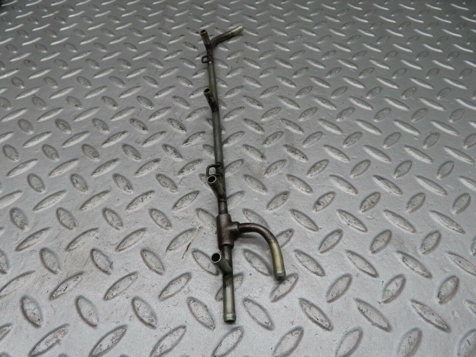 12450 Mercedes-Benz W108 280SE 3.5 Injector Fuel Pipe Left Side